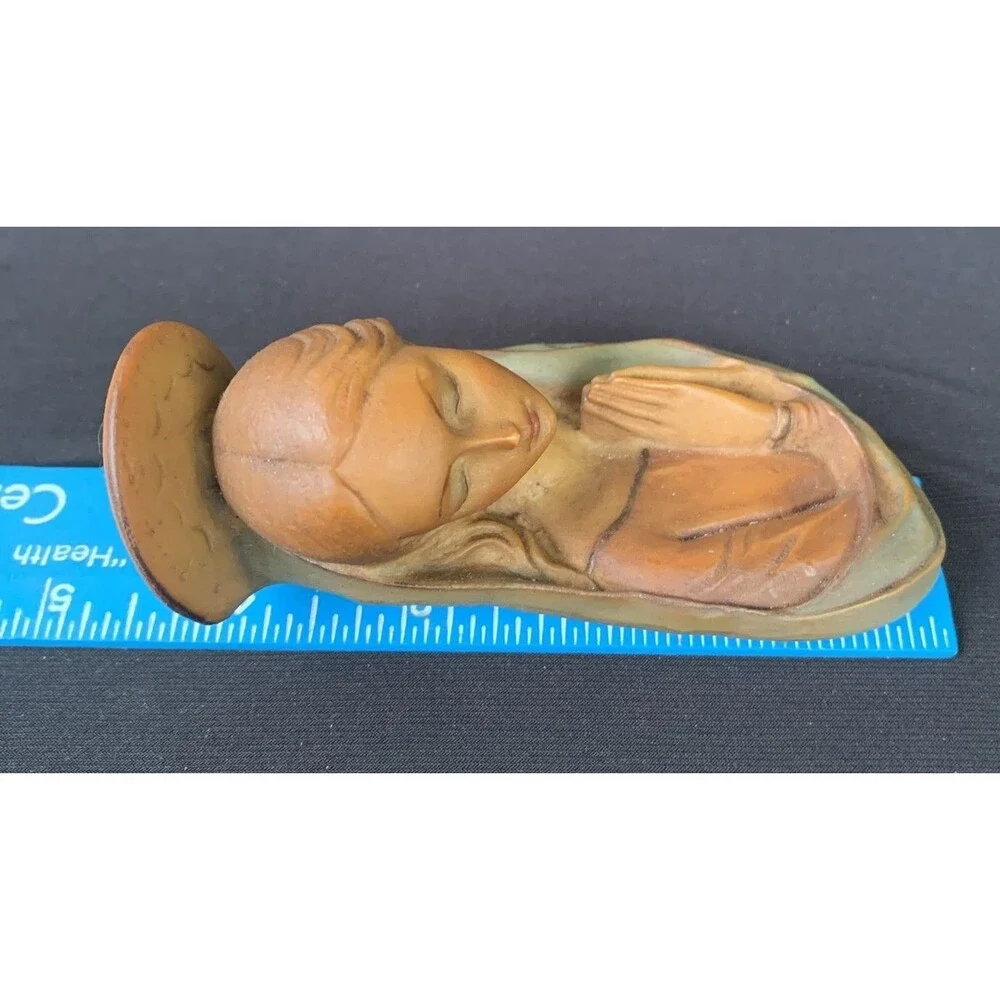 Vintage Praying Madonna Virgin Mary Catholic Wall Hanging Sculpture Ornament